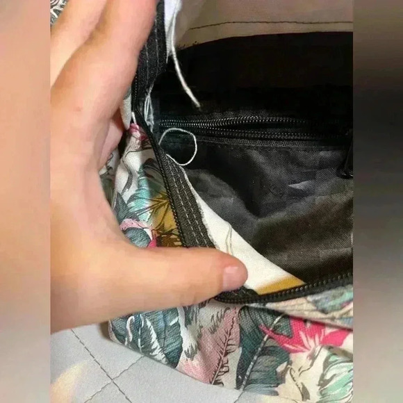 VANS Off The Wall Flower Print Backpack 18x15 - Picture 4 of 9